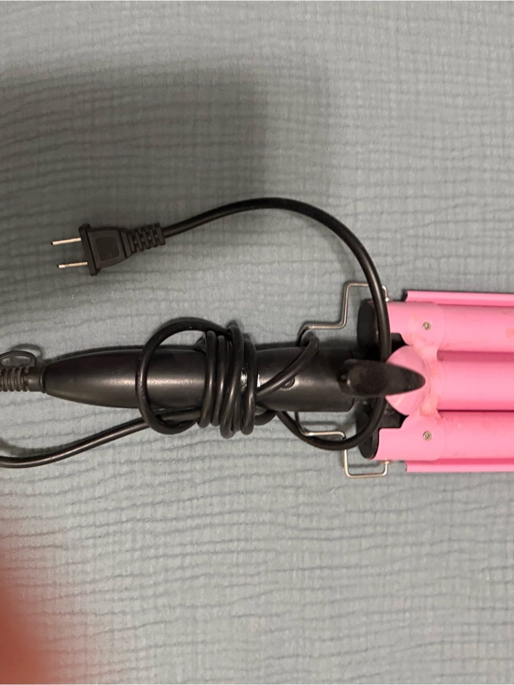 BedHead Pink Triple Barrel Waver Hair Crimper